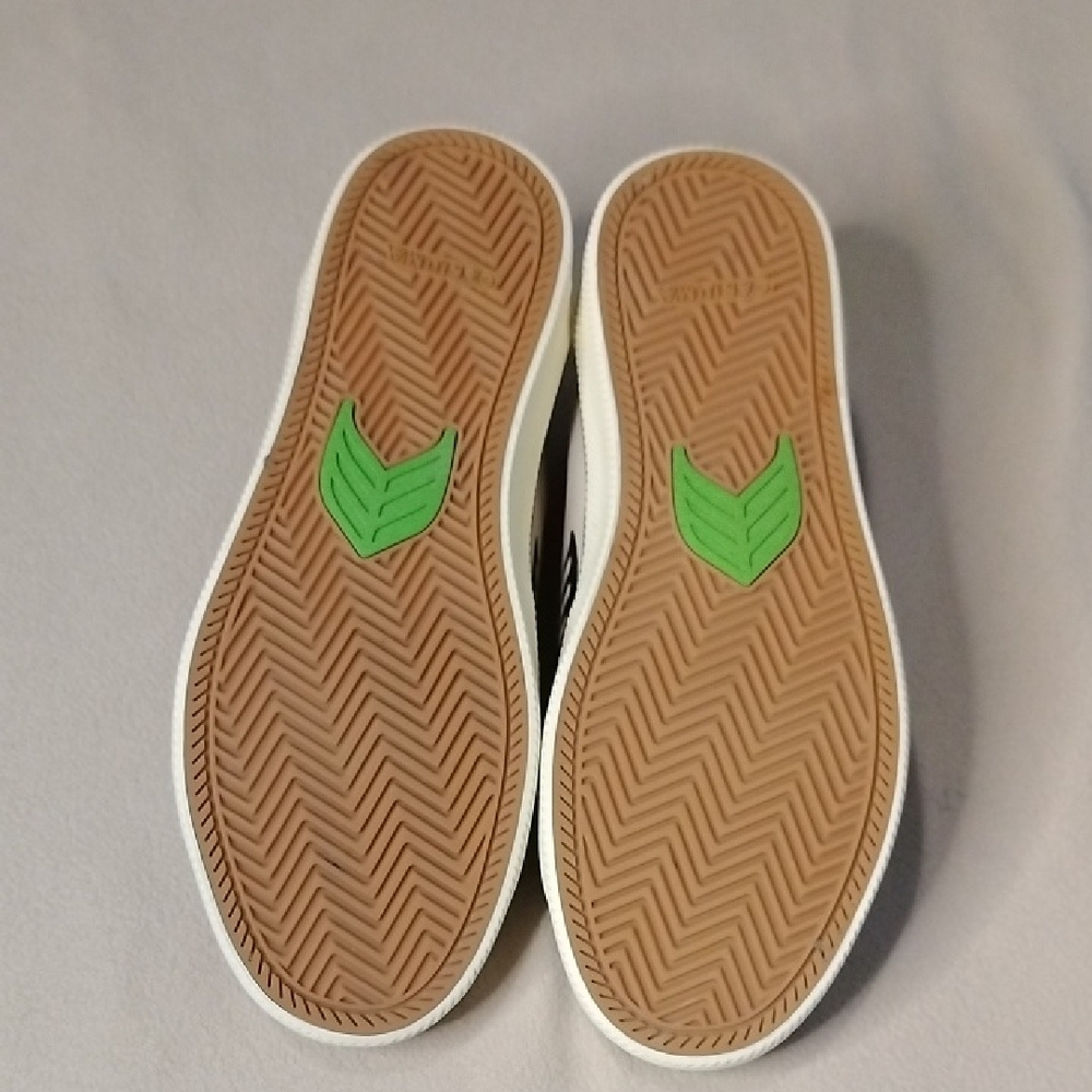 Cariuma White Sneakers Versatile Canvas Design, Excellent For Skate. - Picture 5 of 9